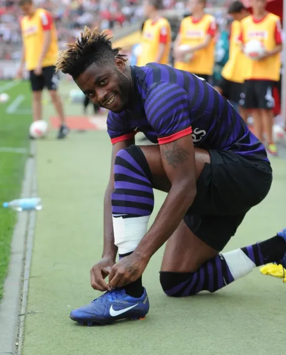 Framed Print : Alex Song: Pre-Season Preparation with Arsenal at Cologne, 2012 Framed Print : Alex Song: Pre-Season Preparation with Arsenal at Cologne, 2012