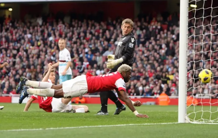 Framed Print : Alex Song scores Arsenals goal past Rob Green (West Ham). Arsenal 1