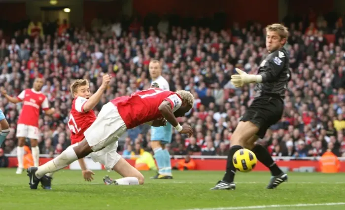 Framed Print : Alex Song Scores the Winning Goal: Arsenal 1-0 West Ham United, Barclays Premier League, Emirates Stadium, October 2010 Framed Print : Alex Song Scores the Winning Goal: Arsenal 1-0 West Ham United, Barclays Premier League, Emirates Stadium, October 2010