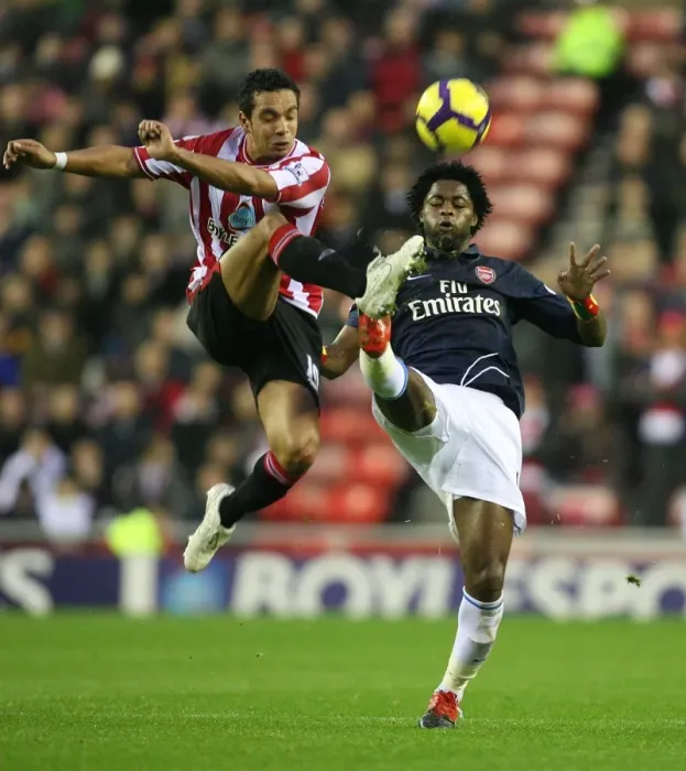 Framed Print : Alex Song vs. Kieran Richardson: Arsenal's Victory at Sunderland (1:0, Barclays Premier League, 2009) Framed Print : Alex Song vs. Kieran Richardson: Arsenal's Victory at Sunderland (1:0, Barclays Premier League, 2009)