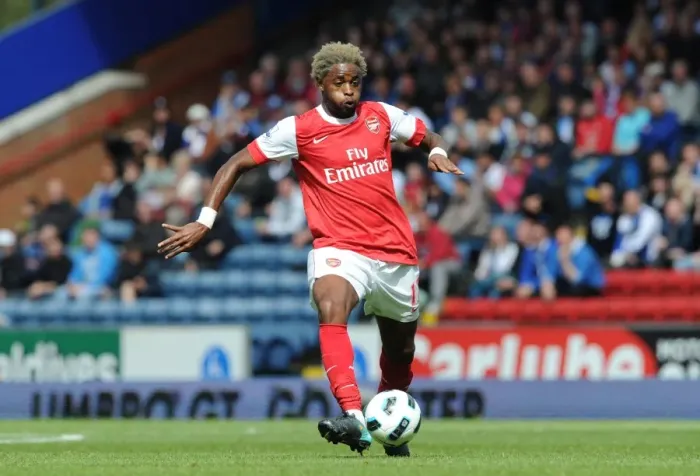 Framed Print : Alex Song's Brilliant Performance: Arsenal Triumphs Over Blackburn Rovers 2-1 in Premier League
