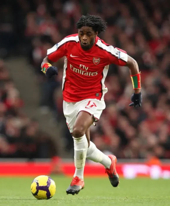 Framed Print : Alex Song's Standout Performance: Arsenal's 2-0 Victory Over Sunderland, Barclays Premier League, Emirates Stadium (Feb 20, 2010)
