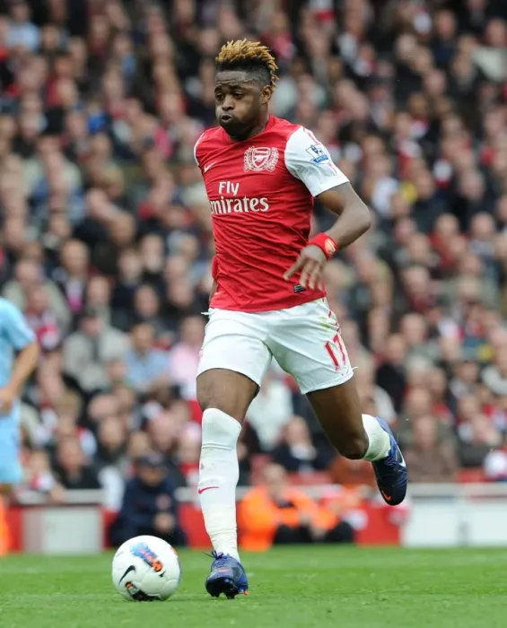 Framed Print : Alex Song's Triumph: Arsenal's 1-0 Victory over Manchester City (Premier League 2011-12)