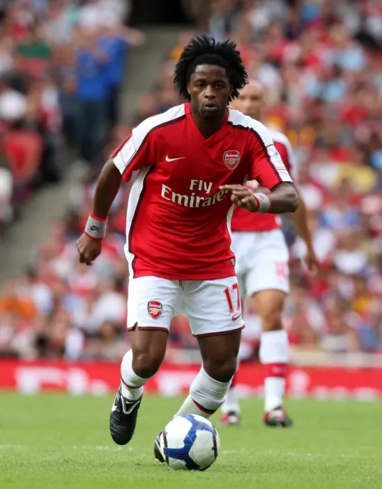Framed Print : Alex Song's Triumph: Arsenal's 3-0 Victory over Rangers at Emirates Cup, 2009