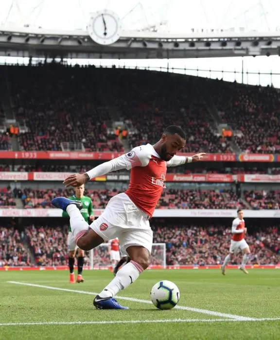 Framed Print : Alexandre Lacazette in Action: Arsenal vs Brighton & Hove Albion, Premier League 2018-19