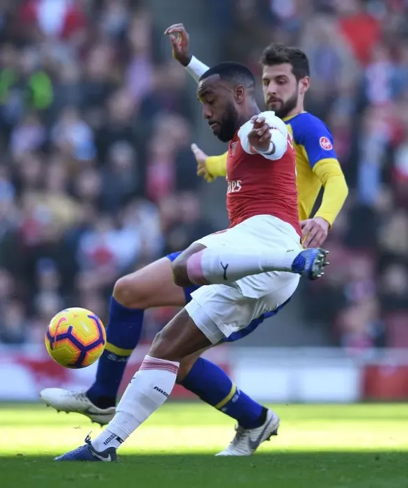 Framed Print : Alexandre Lacazette in Action: Arsenal vs Southampton, Premier League 2018-19