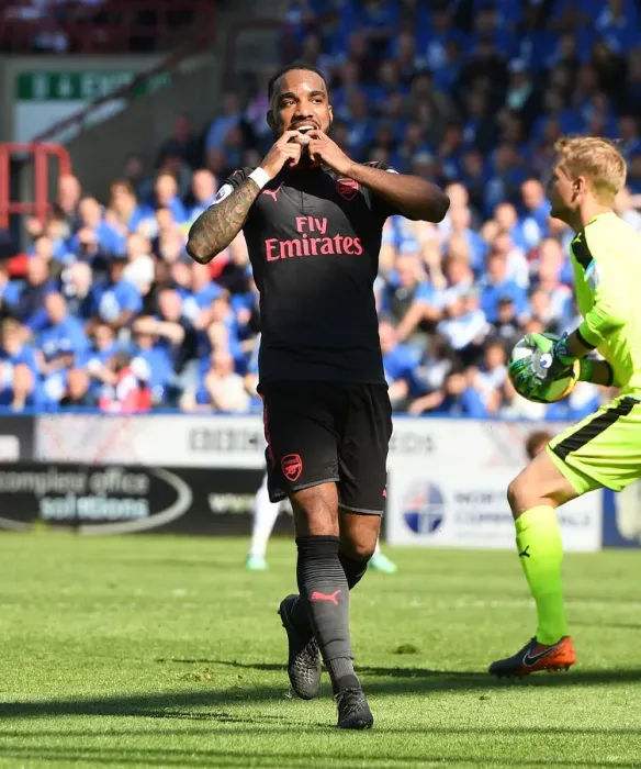 Framed Print : Alexandre Lacazette in Action: Huddersfield Town vs Arsenal, Premier League 2017-18