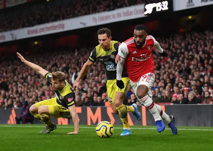 Framed Print : Alexandre Lacazette (Arsenal) Cedric Soares (Soton) Framed Print : Alexandre Lacazette (Arsenal) Cedric Soares (Soton)