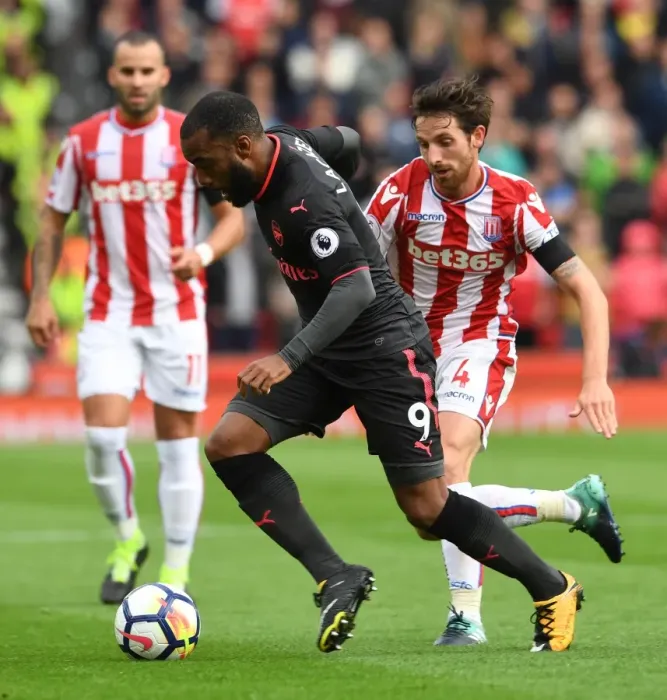 Framed Print : Alexandre Lacazette (Arsenal) Joe Allen (Stoke). Stoke City 1: 0 Arsenal. Premier League Framed Print : Alexandre Lacazette (Arsenal) Joe Allen (Stoke). Stoke City 1: 0 Arsenal. Premier League