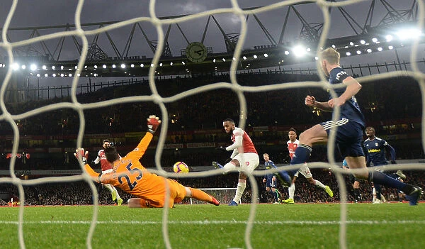 Alexandre Lacazette Scores Arsenal's Second Goal Against Fulham (2018-19)