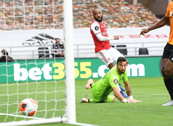 Alexandre Lacazette Scores Arsenal's Second Goal: Wolverhampton Wanderers vs Arsenal FC, Premier League 2019-2020