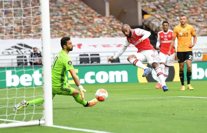 Framed Print : Alexandre Lacazette Scores Arsenal's Second Goal: Wolverhampton Wanderers vs Arsenal, Premier League 2019-2020 (July 4, 2020)
