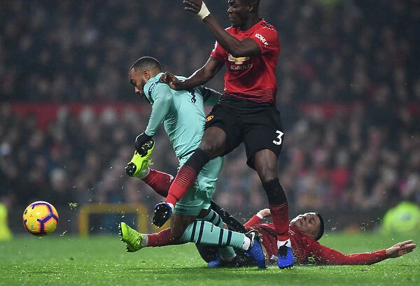 Alexandre Lacazette Scores Dramatic Goal Against Manchester United's Rojo and Bailly (Premier League 2018-19)