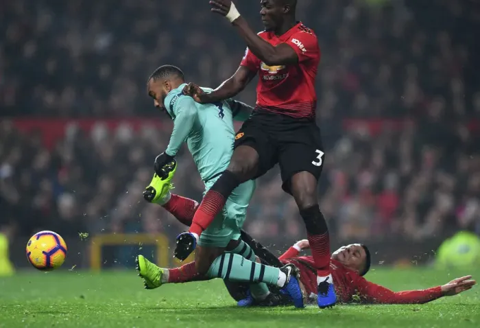Framed Print : Alexandre Lacazette Scores Dramatic Goal Against Manchester United's Rojo and Bailly (Premier League 2018-19)