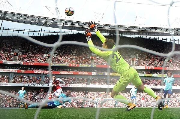 Alexandre Lacazette Scores the Winning Goal Past Asmir Begovic: Arsenal's Triumph over AFC Bournemouth, Premier League 2017-18