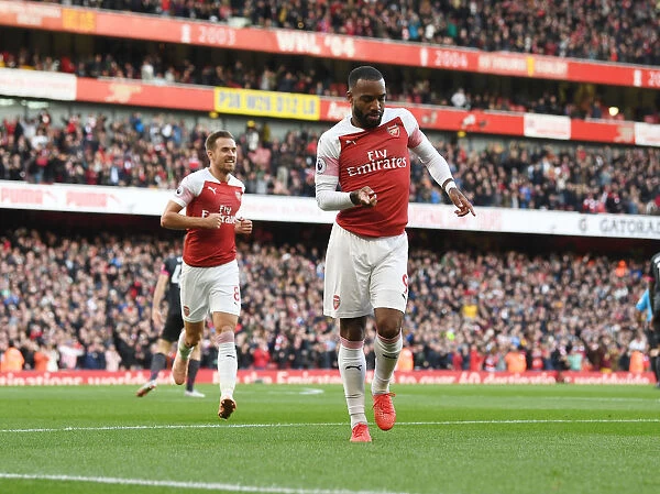 Alexis Lacazette Scores First Arsenal Goal: Arsenal 1-0 Everton (2018-19)