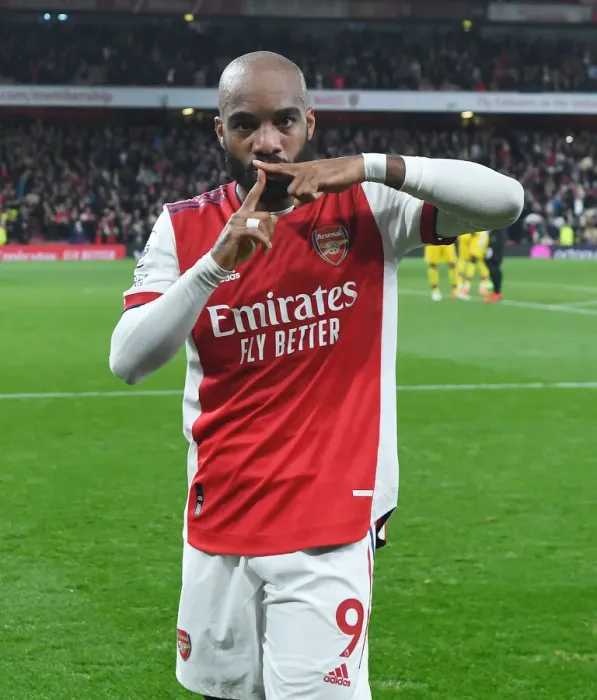 Framed Print : Alexis Lacazette's Brace: Arsenal's Triumph over Crystal Palace in the 2021-22 Premier League