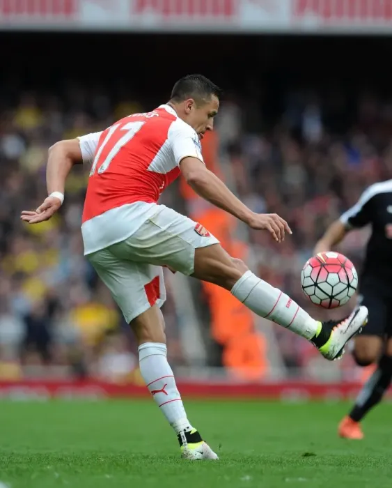 Framed Print : Alexis Sanchez in Action: Arsenal vs. Watford, Premier League 2015-16