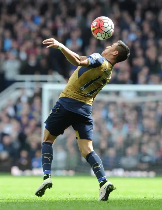 Framed Print : Alexis Sanchez in Action: Arsenal vs. West Ham United, Premier League 2015-16