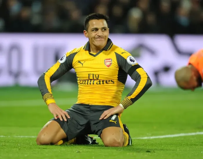Framed Print : Alexis Sanchez in Action: Arsenal vs. West Ham United, Premier League 2016-17