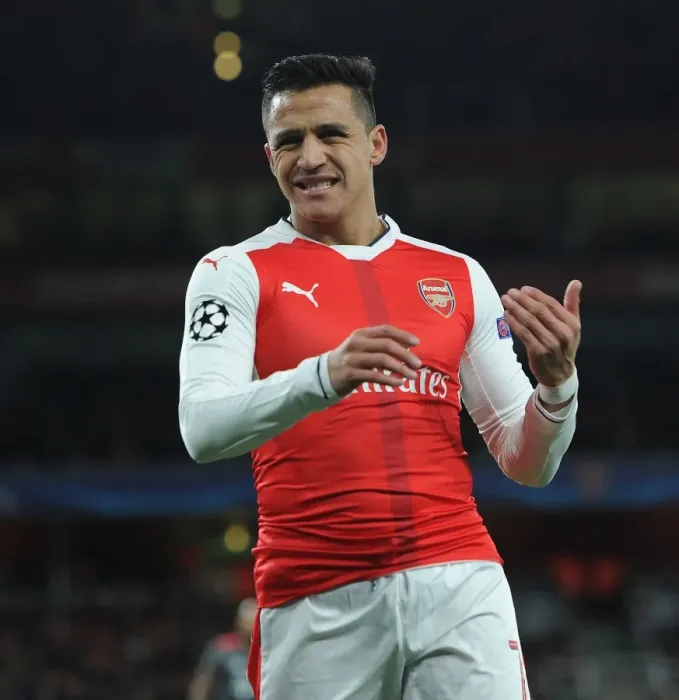 Framed Print : Alexis Sanchez in Action: Arsenal vs. Bayern Munich, UEFA Champions League 2016-17 Framed Print : Alexis Sanchez in Action: Arsenal vs. Bayern Munich, UEFA Champions League 2016-17
