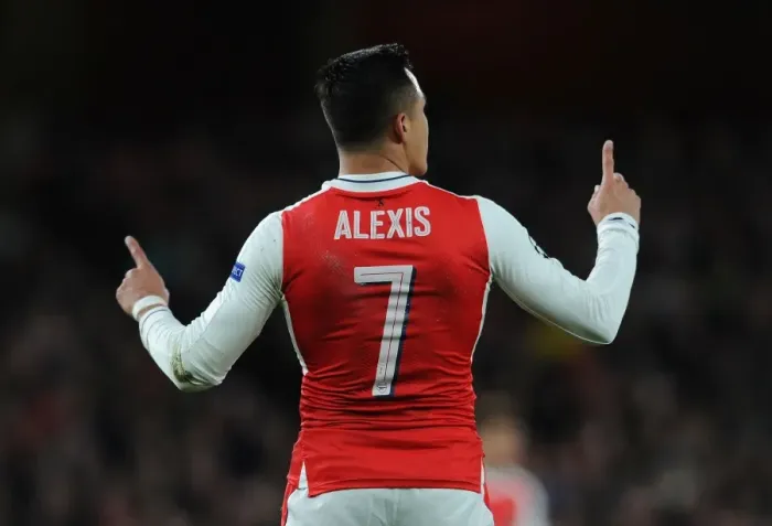 Framed Print : Alexis Sanchez in Action: Arsenal vs. Bayern Munich, 2016-17 UEFA Champions League