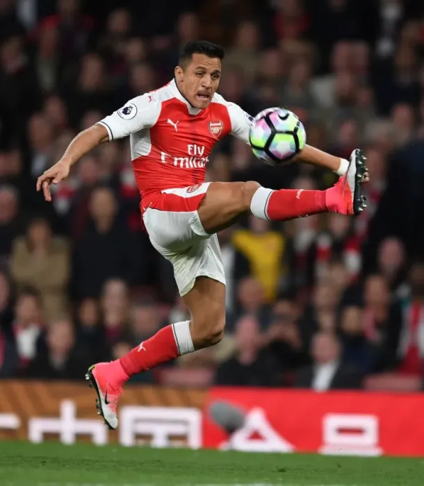 Framed Print : Alexis Sanchez in Action: Arsenal vs. West Ham United, Premier League 2016-17