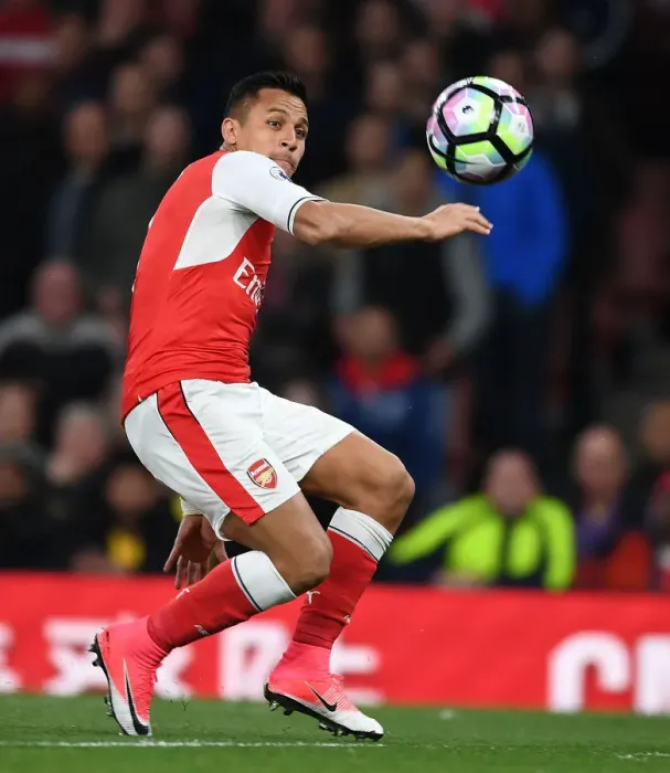 Framed Print : Alexis Sanchez in Action: Arsenal vs. West Ham United, Premier League 2016-17