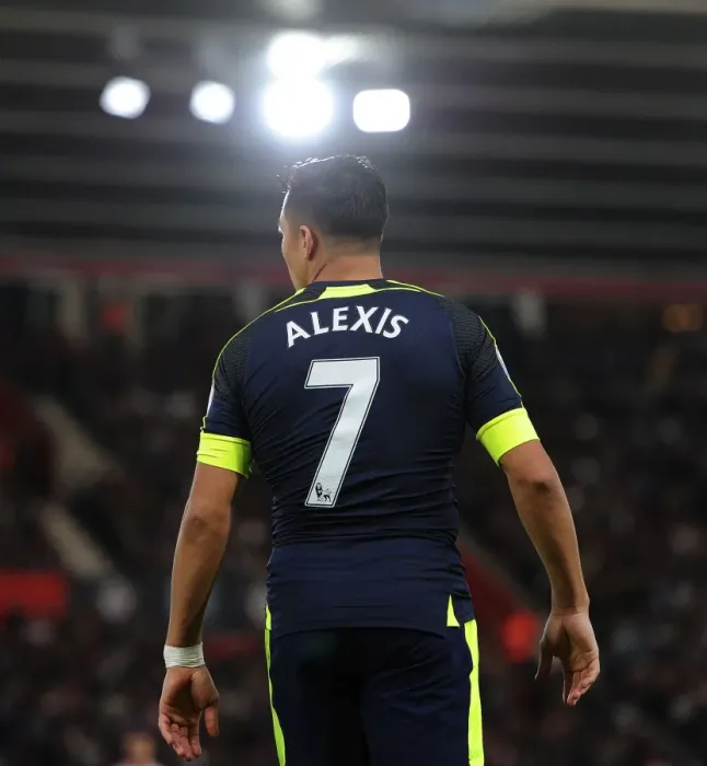 Framed Print : Alexis Sanchez in Action: Arsenal vs. Southampton, Premier League 2016-17