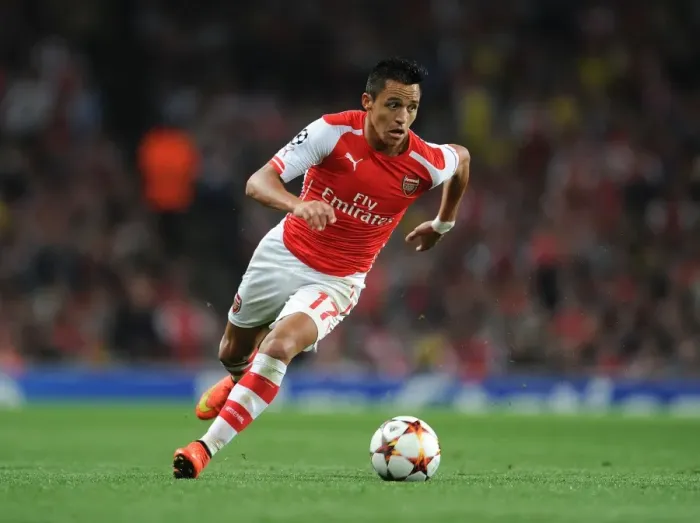 Framed Print : Alexis Sanchez in Action: Arsenal vs Besiktas, 2014 UEFA Champions League
