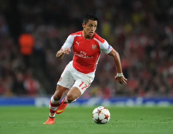 Framed Print : Alexis Sanchez in Action: Arsenal vs Besiktas, 2014 UEFA Champions League