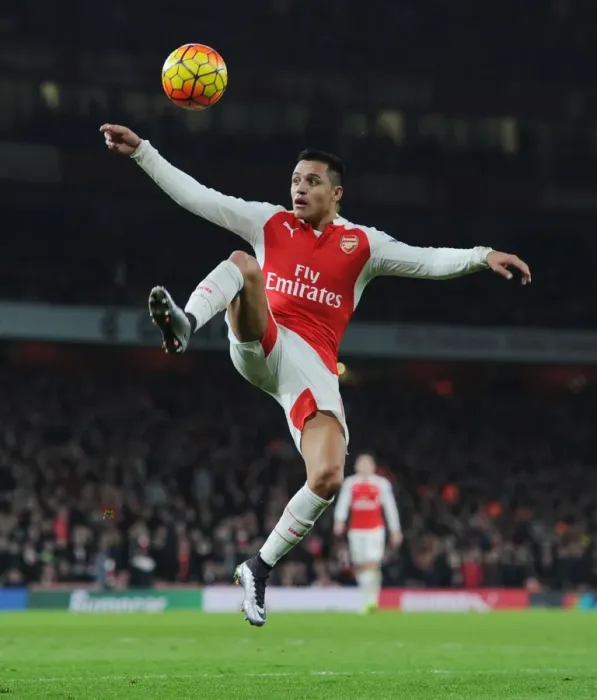 Framed Print : Alexis Sanchez in Action: Arsenal vs Chelsea, Premier League 2015-16 Framed Print : Alexis Sanchez in Action: Arsenal vs Chelsea, Premier League 2015-16