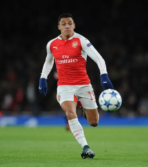 Framed Print : Alexis Sanchez in Action: Arsenal vs Dinamo Zagreb, 2015-16 UEFA Champions League Framed Print : Alexis Sanchez in Action: Arsenal vs Dinamo Zagreb, 2015-16 UEFA Champions League