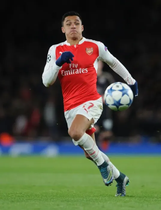Framed Print : Alexis Sanchez in Action: Arsenal vs Dinamo Zagreb, 2015-16 UEFA Champions League