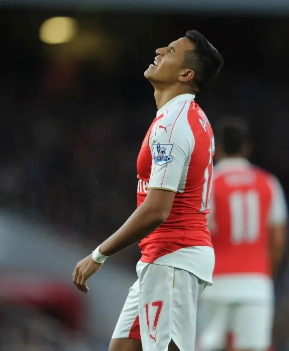 Framed Print : Alexis Sanchez in Action: Arsenal vs Liverpool, 2015 / 16 Premier League Framed Print : Alexis Sanchez in Action: Arsenal vs Liverpool, 2015 / 16 Premier League
