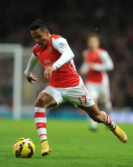 Framed Print : Alexis Sanchez in Action: Arsenal vs Manchester United, Premier League 2014-15
