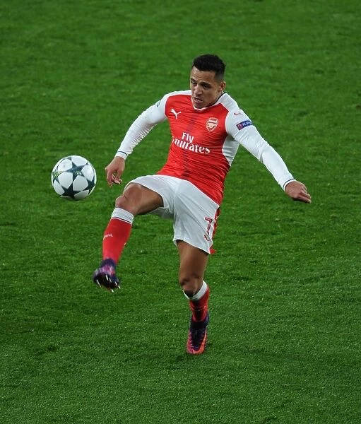 Alexis Sanchez in Action: Arsenal vs Paris Saint-Germain, Champions League 2016-17