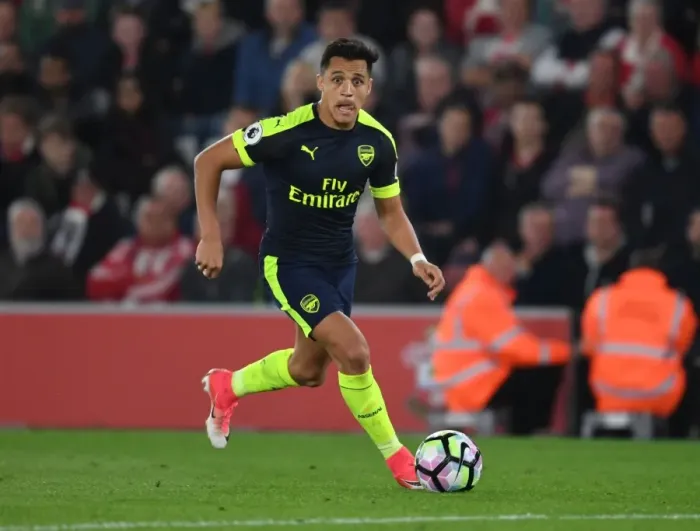 Framed Print : Alexis Sanchez in Action: Arsenal vs Southampton, Premier League 2016-17