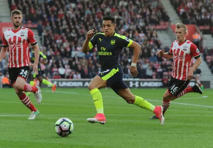 Framed Print : Alexis Sanchez: In Action for Arsenal vs Southampton, Premier League 2016-17