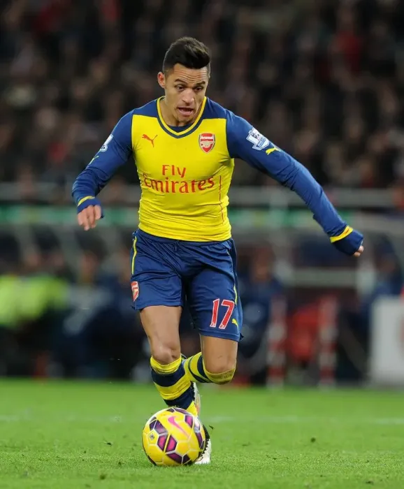 Framed Print : Alexis Sanchez in Action: Arsenal vs Stoke City, Premier League 2014-15