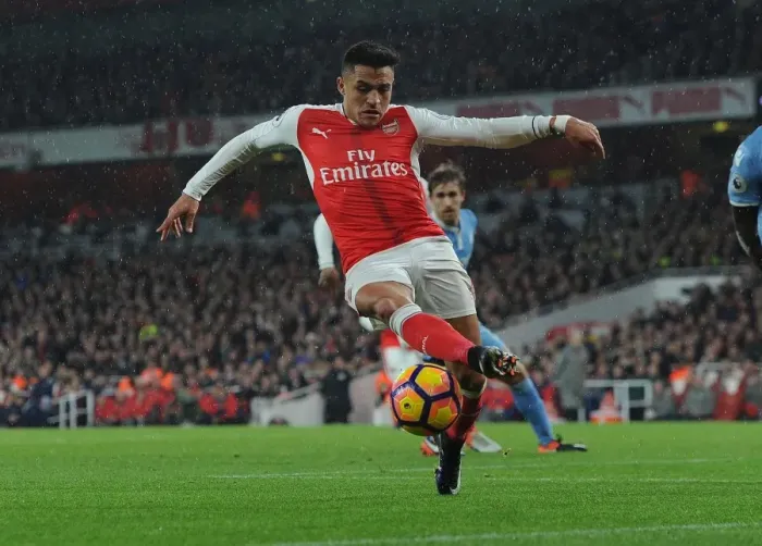 Framed Print : Alexis Sanchez in Action: Arsenal vs Stoke City, Premier League 2016-17 Framed Print : Alexis Sanchez in Action: Arsenal vs Stoke City, Premier League 2016-17