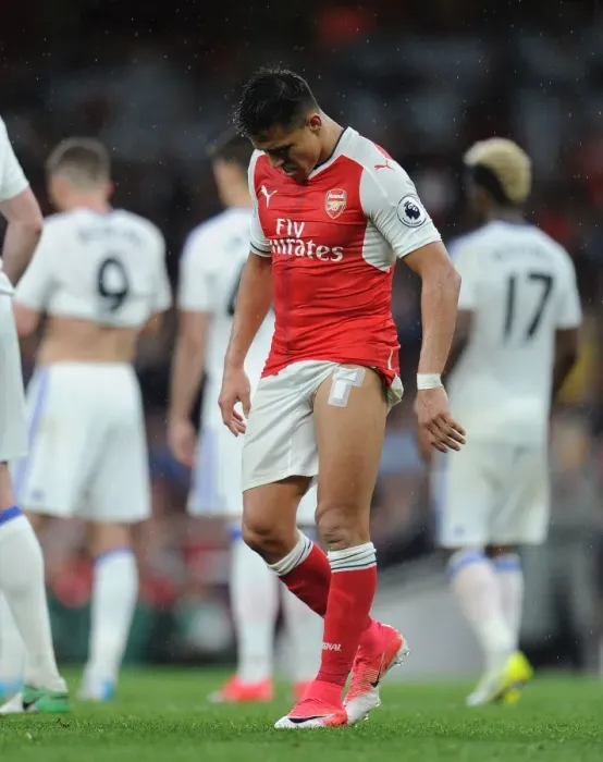 Framed Print : Alexis Sanchez in Action: Arsenal vs Sunderland, Premier League 2016-17
