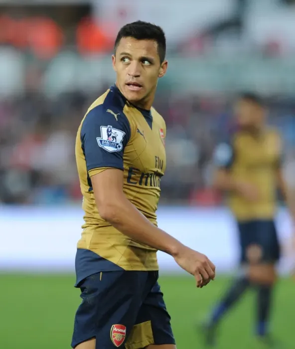 Framed Print : Alexis Sanchez in Action: Arsenal vs Swansea City (2015-16) Framed Print : Alexis Sanchez in Action: Arsenal vs Swansea City (2015-16)