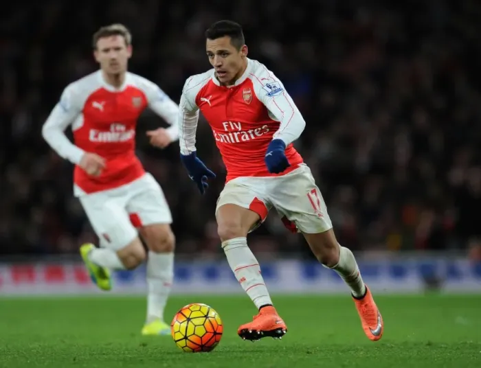 Framed Print : Alexis Sanchez in Action: Arsenal vs Swansea City (Premier League 2015-16) Framed Print : Alexis Sanchez in Action: Arsenal vs Swansea City (Premier League 2015-16)