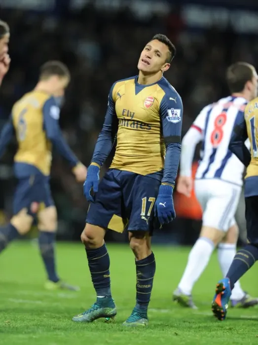 Framed Print : Alexis Sanchez in Action: Arsenal vs West Bromwich Albion, Premier League 2015-16