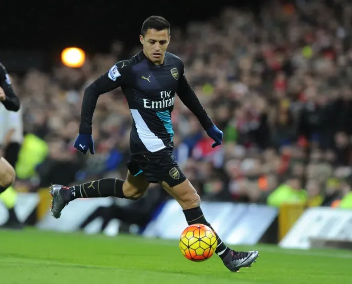 Framed Print : Alexis Sanchez in Action: Arsenal's Star Forward vs Norwich City, Premier League 2015-16
