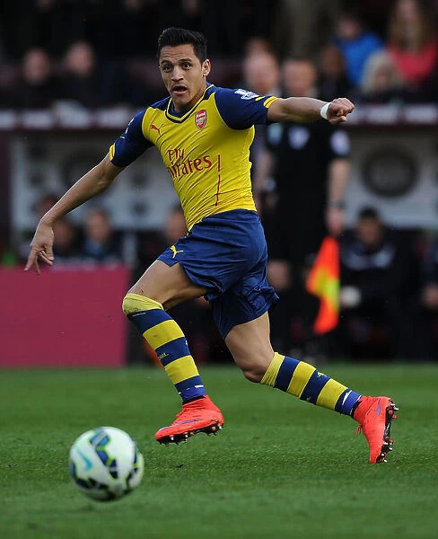 Alexis Sanchez: In Action Against Burnley, Premier League 2014 / 15