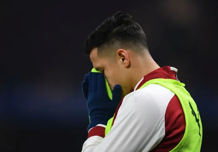 Framed Print : Alexis Sanchez in Action: Chelsea vs Arsenal - Carabao Cup Semi-Final First Leg (2017-18)