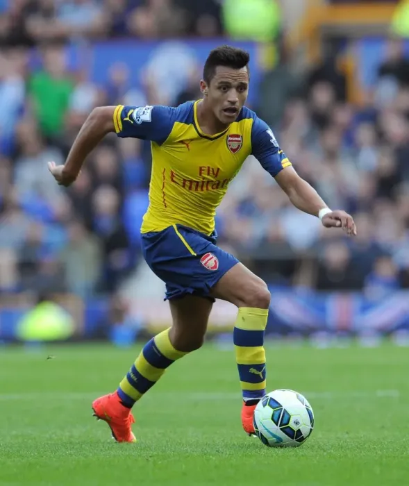 Framed Print : Alexis Sanchez: In Action Against Everton in the 2014 / 15 Premier League