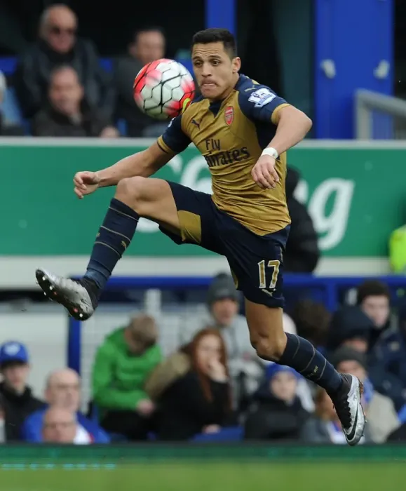 Framed Print : Alexis Sanchez: In Action Against Everton in Premier League 2015-16